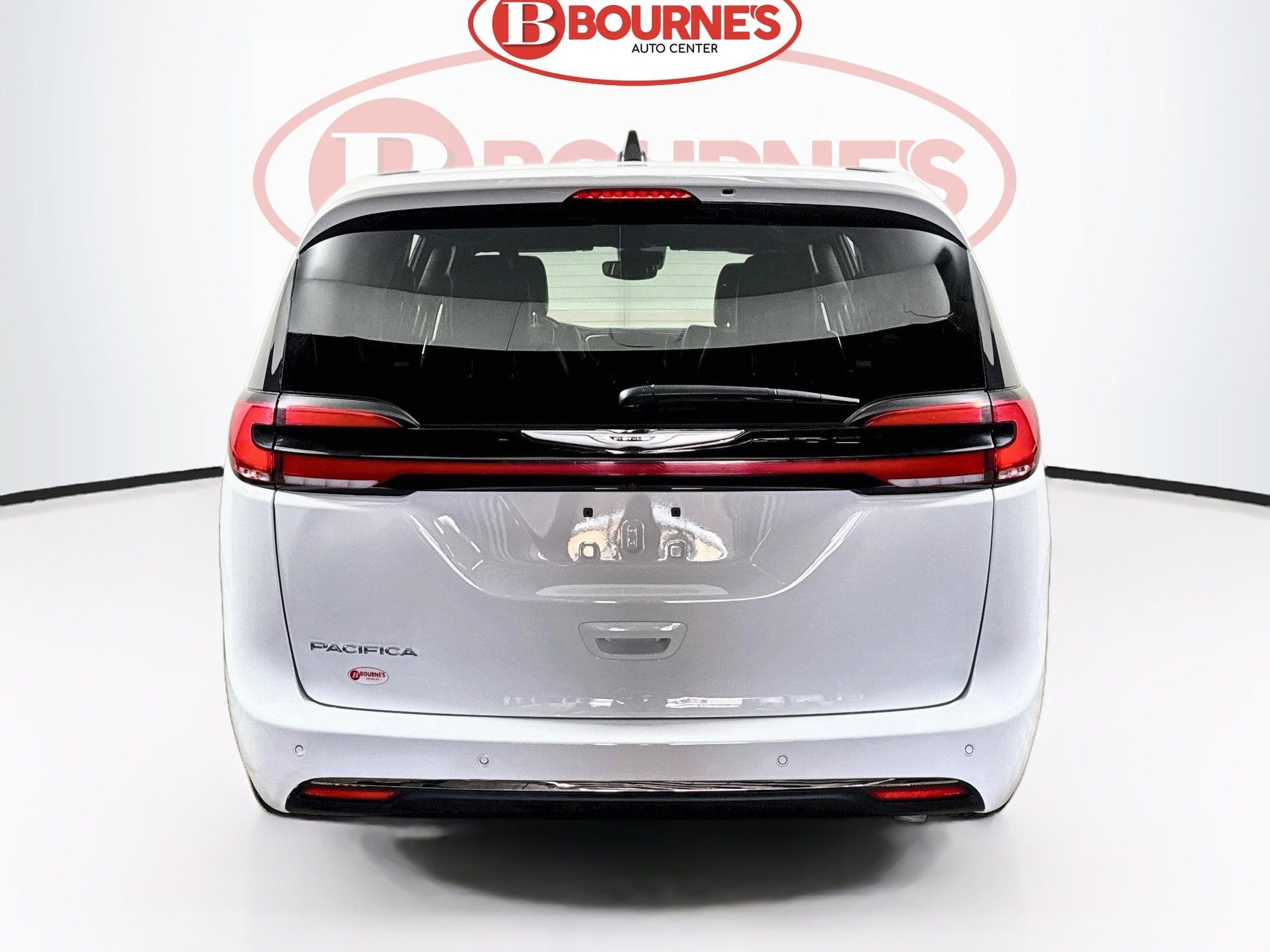 Used 2025 Chrysler Pacifica Select FWD image 9