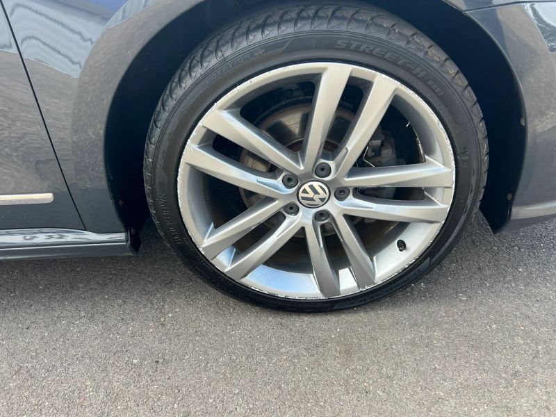 Used 2017 Volkswagen Passat 1.8T R-Line FWD image 6