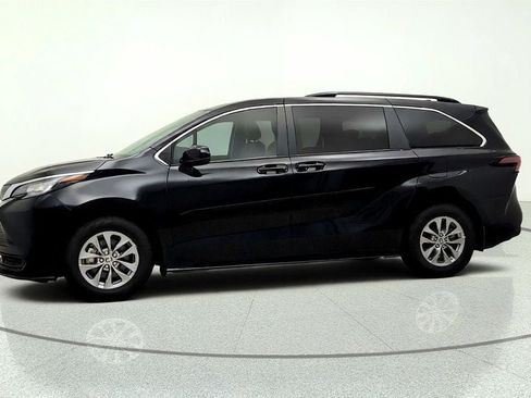 Used 2023 Toyota Sienna LE FWD image 8