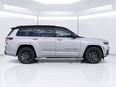 Used 2023 Jeep Grand Cherokee L Summit AWD/4WD image 8