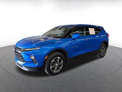 Used 2025 Chevrolet Blazer LT image 4