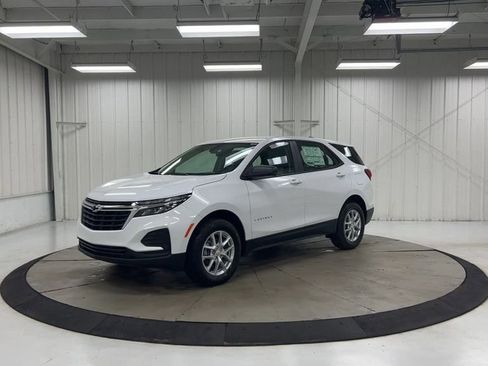 Used 2023 Chevrolet Equinox LS AWD/4WD image 4