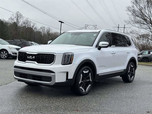 Used 2024 Kia Telluride EX w/ EX Captain's Chair Package image 26