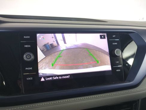 Used 2024 Volkswagen Taos SE FWD image 25