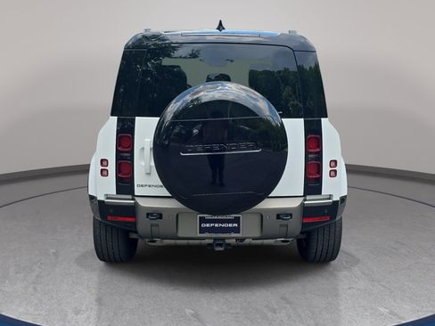 Certified 2025 Land Rover Defender 110 X-Dynamic SE AWD/4WD image 6