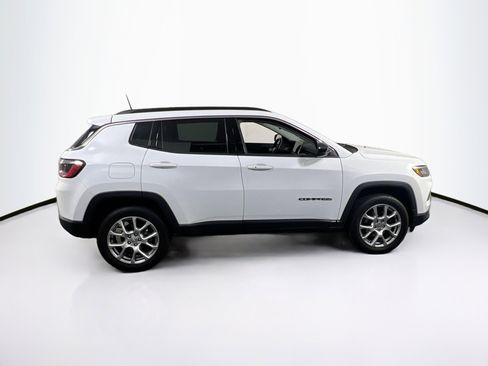 Used 2022 Jeep Compass Latitude AWD/4WD image 4