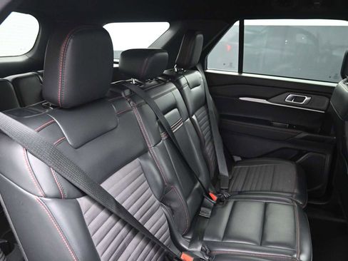 Used 2025 Ford Explorer ST-Line w/ ST-Line Street Pack image 27