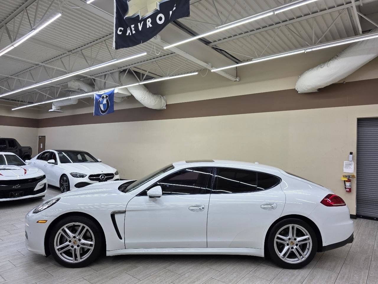Used 2015 Porsche Panamera 4 w/ Premium Package Plus AWD/4WD image 9