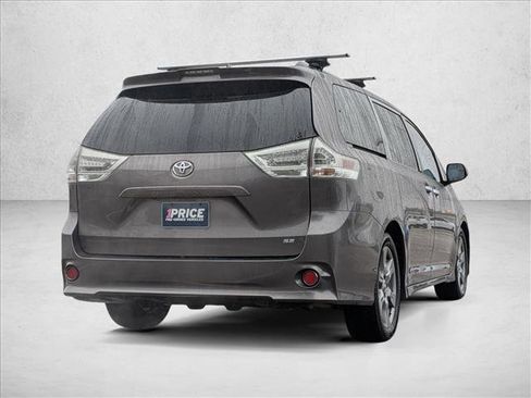 Used 2019 Toyota Sienna SE image 5