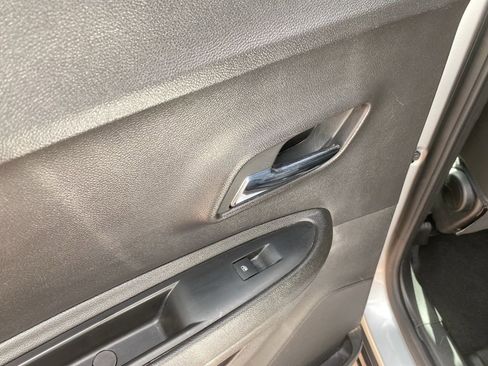 Used 2020 Chevrolet Trax LS image 15