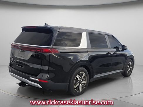 Used 2022 Kia Carnival LX FWD image 5