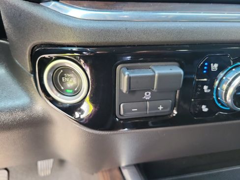 Used 2023 GMC Sierra 1500 SLT w/ SLT Premium Package AWD/4WD image 31