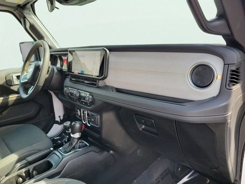 Used 2024 Jeep Wrangler Unlimited Sahara image 21