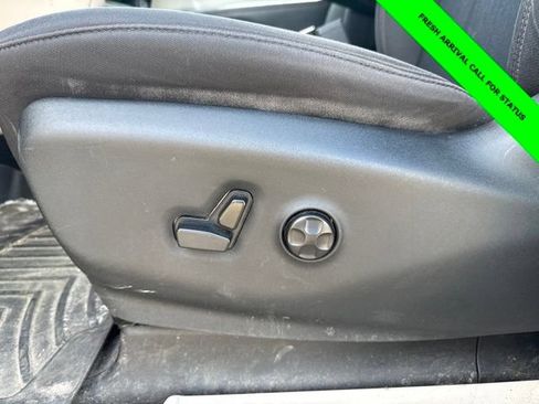 Used 2017 Chrysler Pacifica Touring FWD image 25