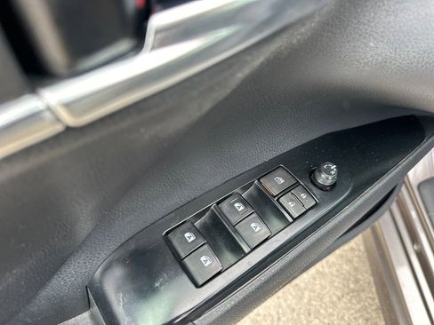 Used 2019 Toyota Camry SE image 12