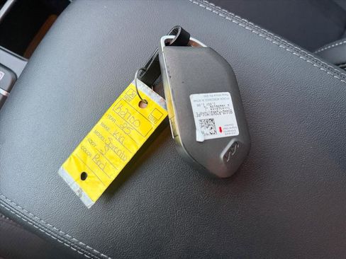 Used 2025 Kia Sorento S image 26