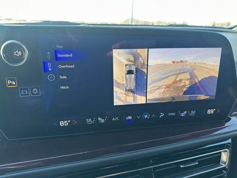 Used 2025 Chevrolet Traverse RS image 31