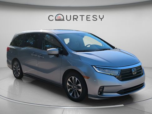 Certified 2024 Honda Odyssey EX-L image 9
