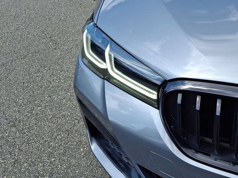Used 2023 BMW 530e xDrive w/ Premium Package AWD/4WD image 10