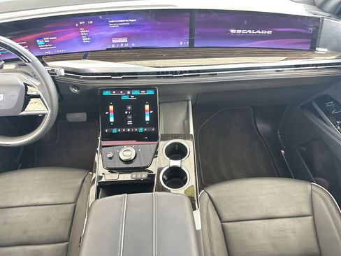 Certified 2025 Cadillac Escalade Premium Luxury image 24