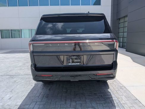 Certified 2026 Lincoln Navigator Reserve AWD/4WD image 5