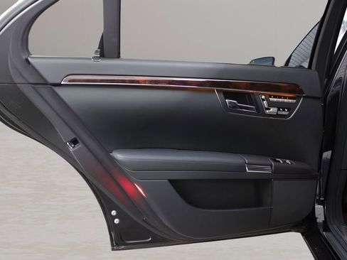 Used 2010 Mercedes-Benz S 550 image 12