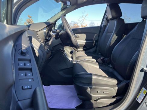 Certified 2022 Chevrolet Trax LT w/ LT Convenience Package image 8