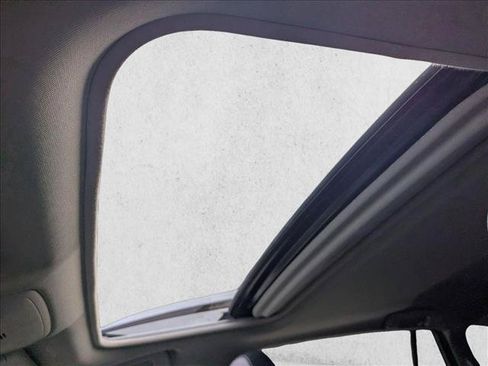 Used 2017 Toyota RAV4 XLE FWD image 12