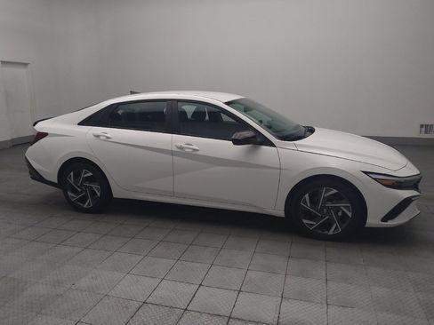 Used 2025 Hyundai Elantra Sport FWD image 11