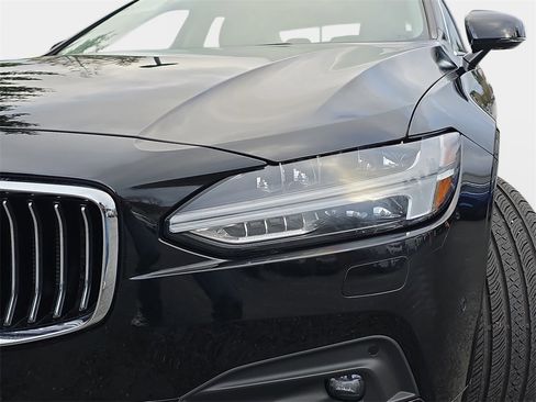 Used 2022 Volvo S90 B6 Momentum w/ Advanced Package image 36