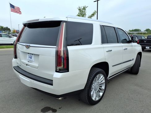 Used 2016 Cadillac Escalade Platinum AWD/4WD image 3