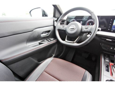 Certified 2025 Nissan Kicks SR image 11