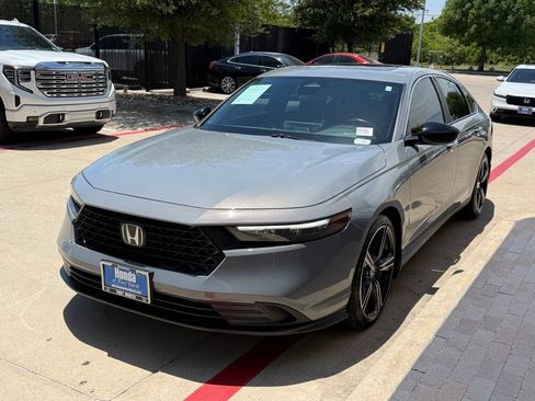 Used 2025 Honda Accord Sport image 1