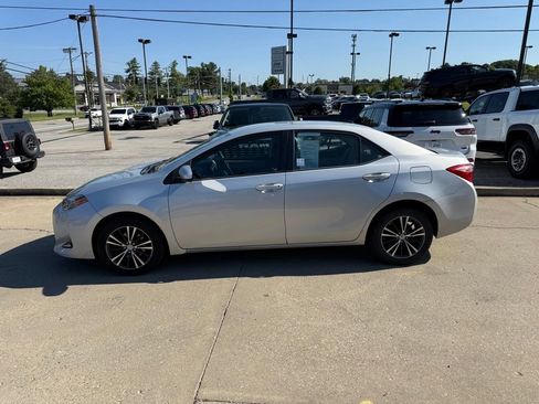 Used 2018 Toyota Corolla LE w/ LE Premium Package FWD image 9