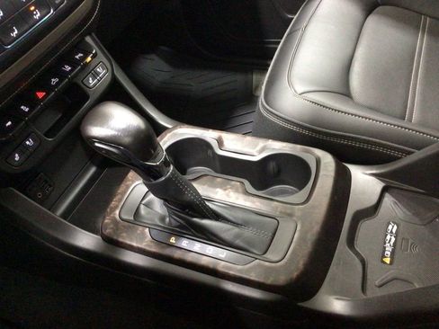 Used 2022 GMC Canyon Denali image 16