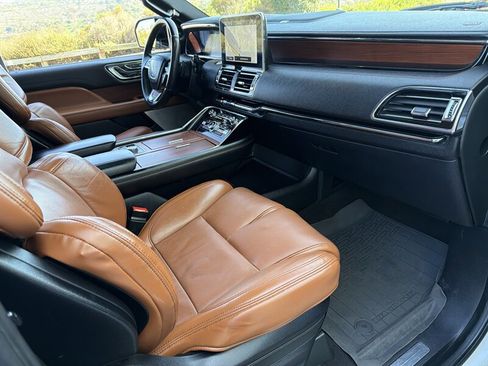 Used 2020 Lincoln Navigator L Reserve w/ Luxury Package image 12