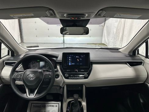 Used 2025 Toyota Corolla Cross LE image 40
