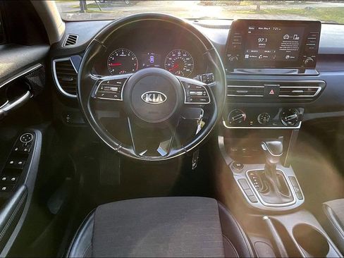 Used 2021 Kia Seltos S FWD image 5