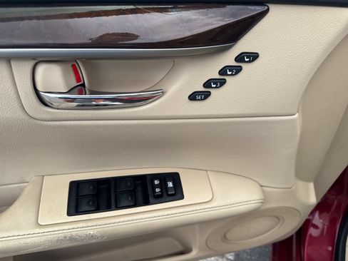 Used 2015 Lexus ES 350 w/ Luxury Package FWD image 13