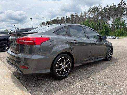 Used 2015 Ford Focus SE w/ SE Sport Package FWD image 4