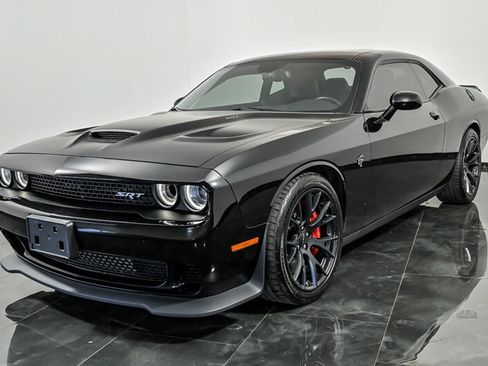Used 2016 Dodge Challenger SRT Hellcat RWD image 5