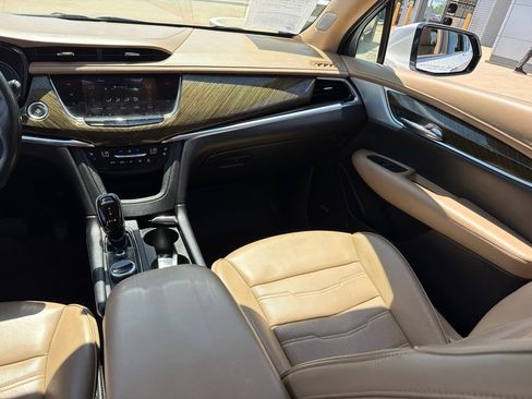 Used 2021 Cadillac XT6 Premium Luxury w/ Platinum Package AWD/4WD image 20