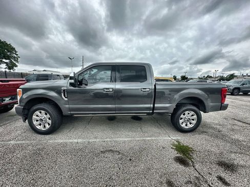 Used 2019 Ford F250 Platinum w/ Platinum Ultimate Package AWD/4WD image 2