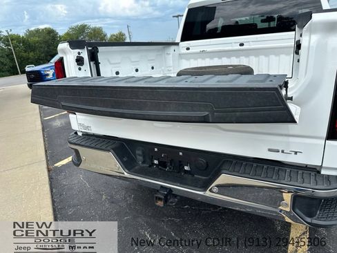 Used 2020 GMC Sierra 1500 SLT w/ Driver Alert Package II AWD/4WD image 17