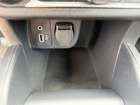 Used 2025 Nissan Versa S w/ Trunk Package FWD image 9