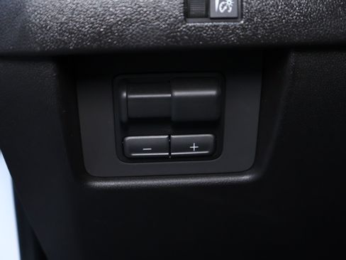 Used 2026 Chevrolet Colorado ZR2 w/ Technology Package AWD/4WD image 13
