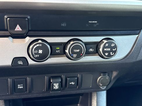 Used 2020 Toyota Tacoma SR5 image 21