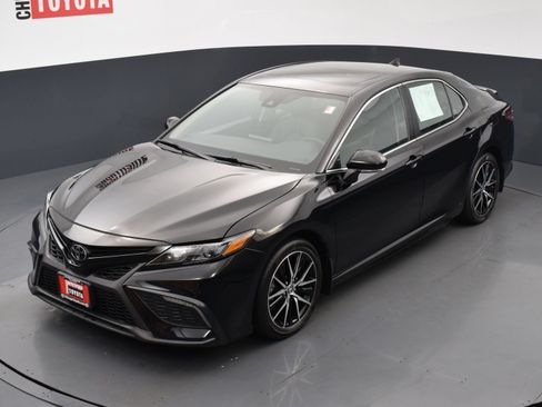 Used 2023 Toyota Camry SE w/ Cold Weather Package FWD image 27