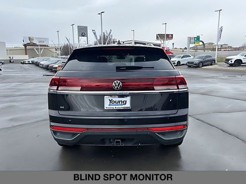 Used 2025 Volkswagen Atlas Cross Sport SE FWD image 5