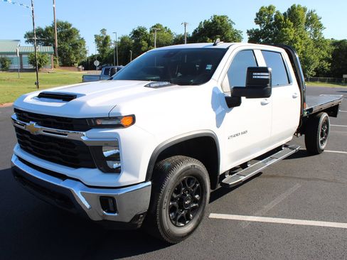 Used 2024 Chevrolet Silverado 2500 LT w/ Convenience Package AWD/4WD image 4